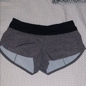 Lululemon Speed Up Shorts 2.5